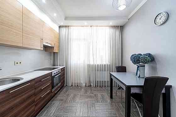 Продаж Квартира 2-кімнатна, 15/25 поверх на Бажана Николая вул., д. 8-Б Kiev