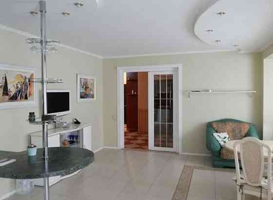 Оренда Квартира 3-кімнатна, 3/10 поверх на Педагогическая ул., 17 Одесса