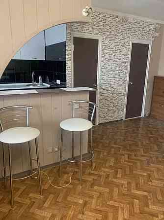 Оренда Квартира 1-кімнатна, 5/10 поверх на вул. Братиславська, 15 Київ