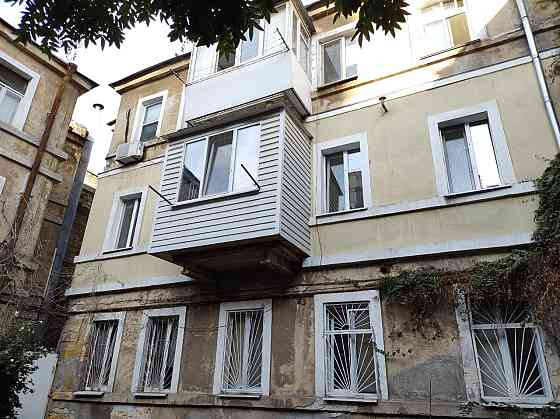 Продам 3-комнатную в центре, Пантелеймоновская / Привоз, 2/3 эт., окна во двор Odessa
