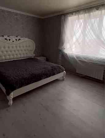 Оренда Квартира 2-кімнатна, 18/18 поверх на Ревуцького, 42 Kiev