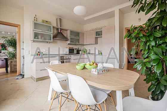 Продаж Будинок 5-кімнатний на Шевченка Тараса бул., 11 Kiev