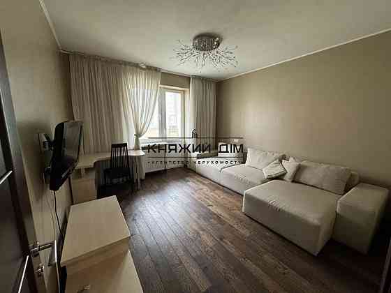 Продаж 3 кімнатної квартири по вул. Ахматової 35 21146388 Київ