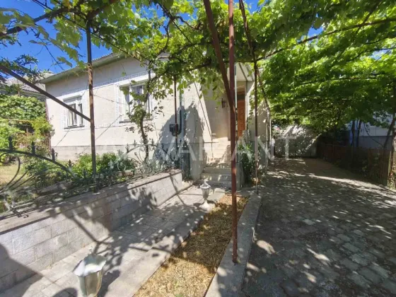 Продаж 2-поверховий Будинок з ділянкою 7 сот 195 кв.м 5 кімн. на Центральна Ужгород