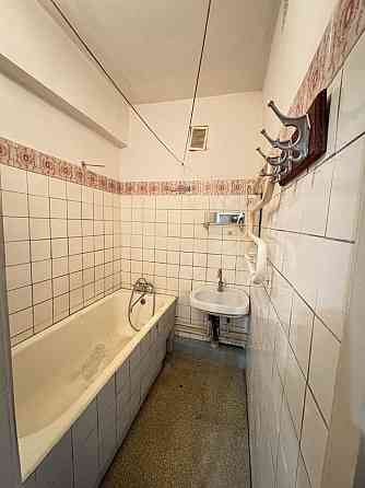 Продаж Квартира 2-кімнатна, 10/10 поверх на Володимирська вул., д. 73 Київ