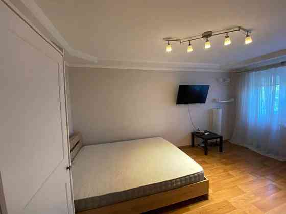 Оренда Квартира 1-кімнатна, 4/5 поверх на Алішера Навої, 78 Киев