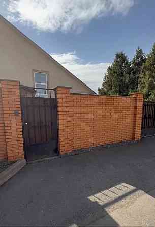 Продам двоповерховий будинок в Червоному Хуторі по вулиці Центральній 