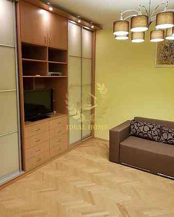 Продаж Квартира 3-кімнатна, 3/5 поверх на Антонова Авиаконструктора ул., 2/32, корп. 7 Kiev