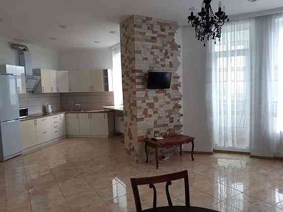 Оренда Квартира 2-кімнатна, 16/16 поверх на бул. Дружбы Народов Київ