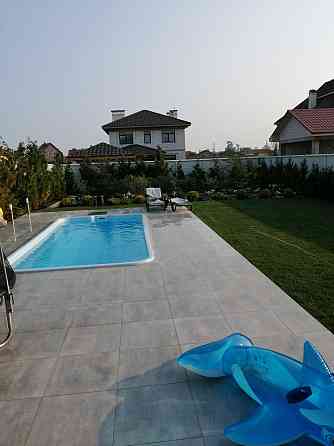 Современный дом с бассейном в Совиньоне Limanka