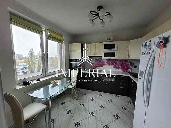 Оренда Квартира 3-кімнатна, 8/17 поверх на вул. Розумовського Київ