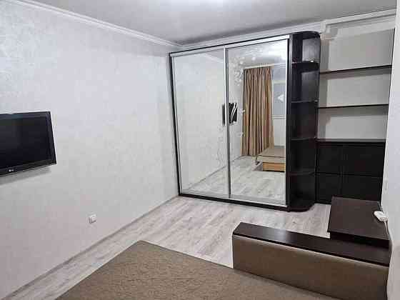 Оренда Квартира 1-кімнатна, 23/26 поверх на Днепровская набережная Киев