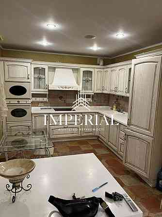 Оренда Квартира 5-кімнатна, 11/12 поверх на вул. Валерія Лобановського Киев