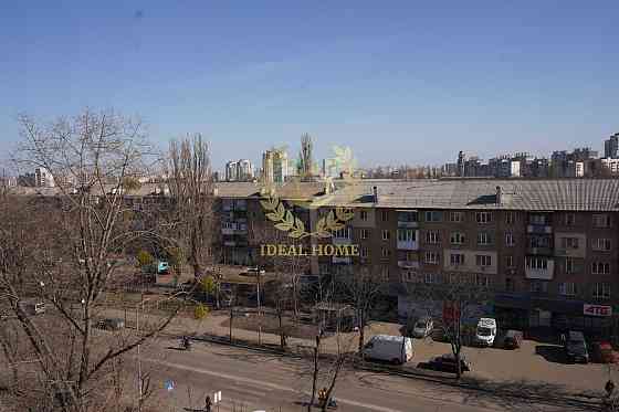 Продаж Квартира 3-кімнатна, 7/9 поверх на Светлицкого ул., 28 Київ