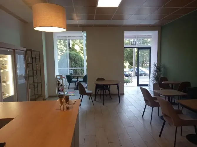 New Shop for rent on the red line in the residential complex 