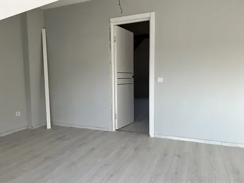 Продаж 3-поверховий   140 кв.м 5 кімн. на Горіховий провулок  - фото 2