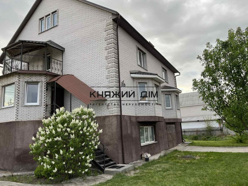 Продаж 3-х поверхового будинку смт Погреби. № 2211629 Погребы - фото 1