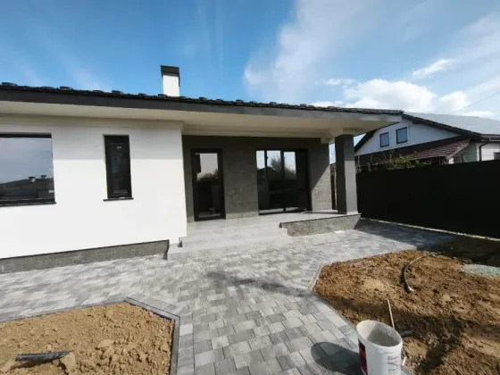 Продаж 1-поверховий Будинок з ділянкою 7.5 сот 140 кв.м 4 кімн. на Зелена Ужгород