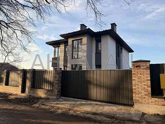 Продаж Будинок 4-кімнатний на вул. Покровська Чабани