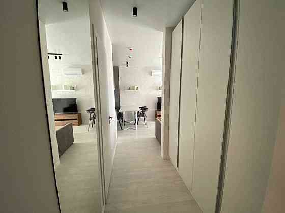 Продаж Квартира 3-кімнатна, 17/25 поверх на Васильківська вул., д. 100а Kiev