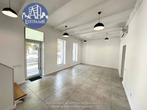 Продаж Окрема будівля / частина будівлі площа 170 кв.м на Героїв Майдану 66 Чернівці