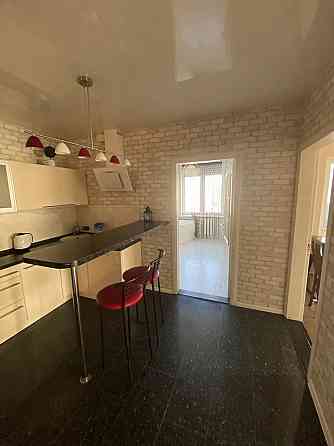 Оренда Квартира 2-кімнатна, 22/25 поверх на вул. Анни Ахматової, 28 Киев