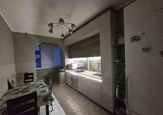 Продаж Квартира 3-кімнатна, 4/9 поверх на Королева Академика Одеса