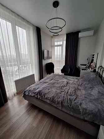 Продаж Квартира 2-кімнатна, 8/10 поверх на Центральна вул., д. 21Б Kiev