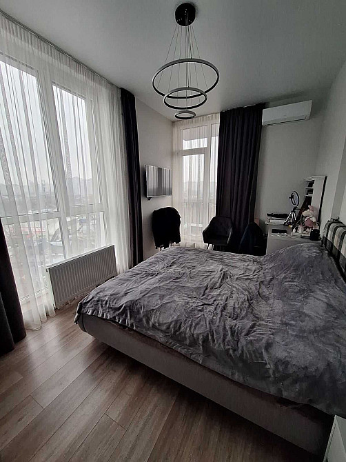 Продаж Квартира 2-кімнатна, 8/10 поверх на Центральна вул., д. 21Б Київ - фото 1