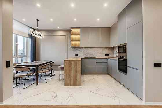 Продаж Квартира 3-кімнатна, 9/9 поверх на Тадея Рильського вул., д. 4А Київ