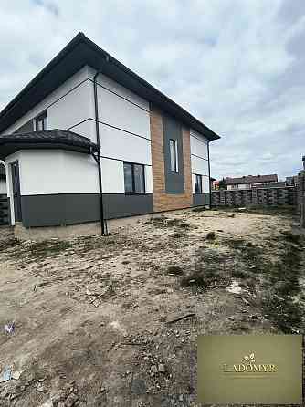 Продаж Будинок 4-кімнатний на вул. Ягідна Ровно