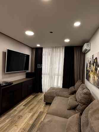 Продаж Квартира 2-кімнатна, 12/24 поверх на Джона Маккейна вул., д. 3-А Kiev