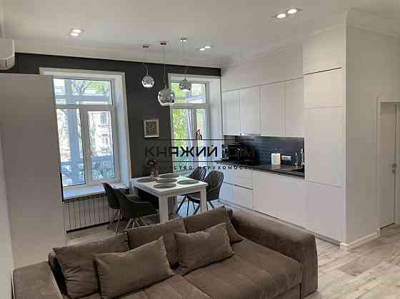 Продаж 4-х к. квартири студіо в царському будинку Львівська Площа. № 21144990 Київ