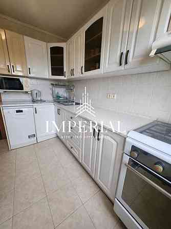 Продаж Квартира 4-кімнатна, 6/9 поверх на вул. Салютна Київ