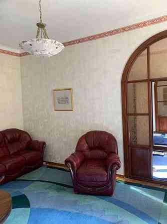 Оренда Квартира 3-кімнатна, 4/5 поверх на ул. Ивана Франко Київ