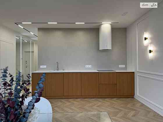 Продаж Квартира 3-кімнатна, 18/25 поверх на Вишгородська вул., 45/13 Киев