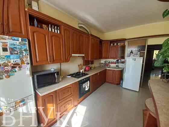 Продаж Квартира 3-кімнатна, 6/6 поверх на вул. Петлюри L'viv