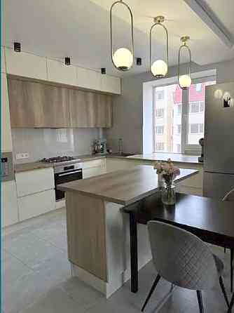 Трехкомнатная квартира в новом кирпичном доме на Черемушках Одеса