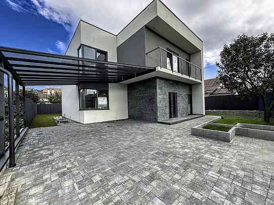 Продаж 2-поверховий Будинок з ділянкою 5.2 сот 185 кв.м  на Арктична Briukhovychi (Peremyshlianskyi raion)