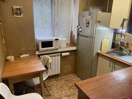 Оренда Квартира 3-кімнатна, 2/5 поверх на Салютна, 9 Київ