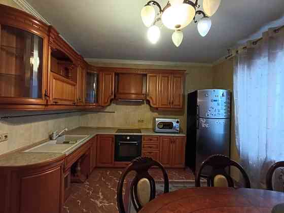 Продаж Квартира 3-кімнатна, 12/18 поверх на Сєченова вул., д. 7А Київ