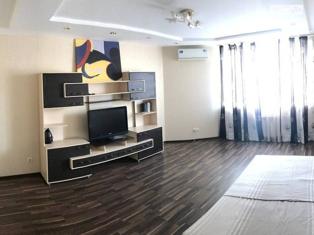 Оренда Квартира 1-кімнатна, 19/23 поверх на Пчелки Елены ул., 5 Київ - фото 1