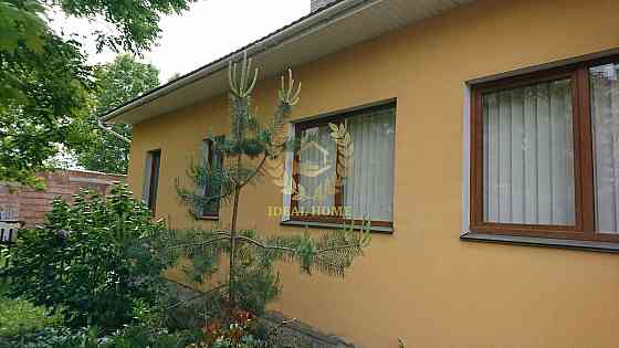 Продаж Будинок 8-кімнатний на Дмитрия Яворницкого ул., 1 Kiev