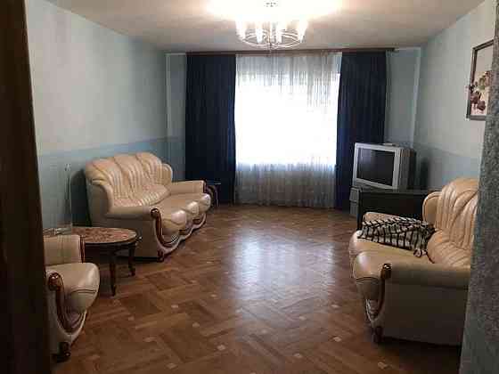 Оренда Квартира 3-кімнатна, 10/14 поверх на Урлівська, 8 Киев