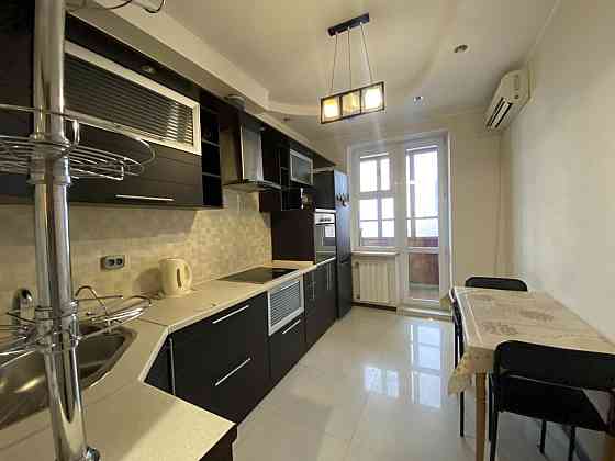 Оренда Квартира 3-кімнатна, 14/18 поверх на улица Старонаводницкая, д.6 Kiev