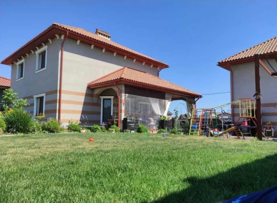 Продам новый дом с ремонтом в Лесках (ТЦ "Ривьера) Lisky (Kominternivskyi raion)