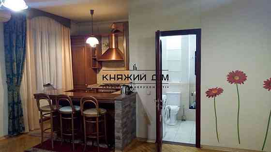 Оренда Квартира 3-кімнатна, 4/5 поверх на Вышгородская ул. Киев