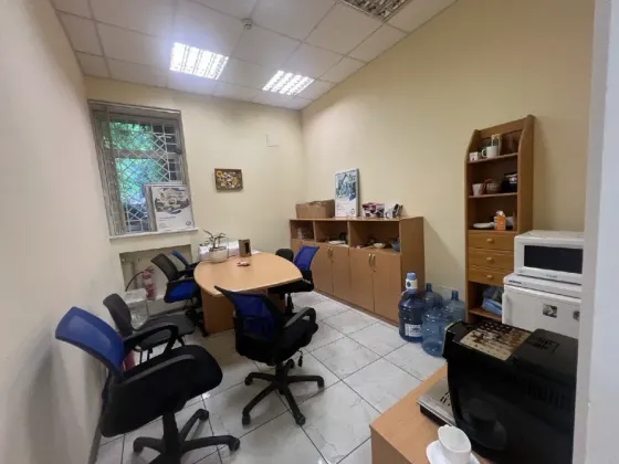 I will rent a shop/office in the city center (Chelyuskina) it was an insurance company office. good repair Dnipro