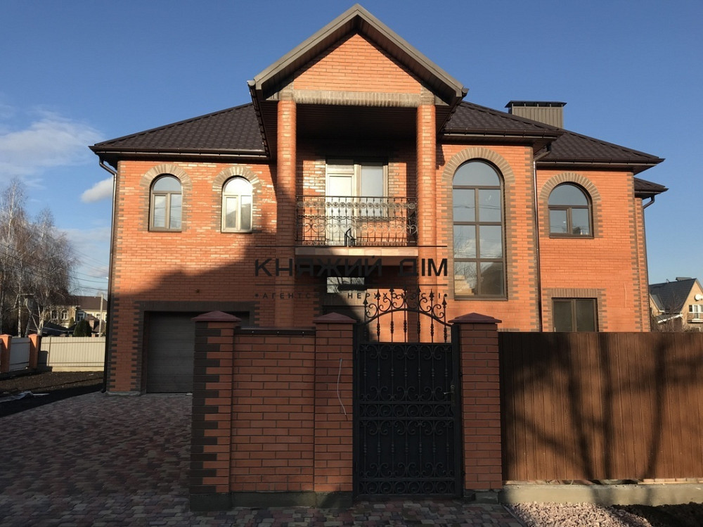 Продажа просторного дома в Софиевской Борщаговке. № 228895  - фото 1