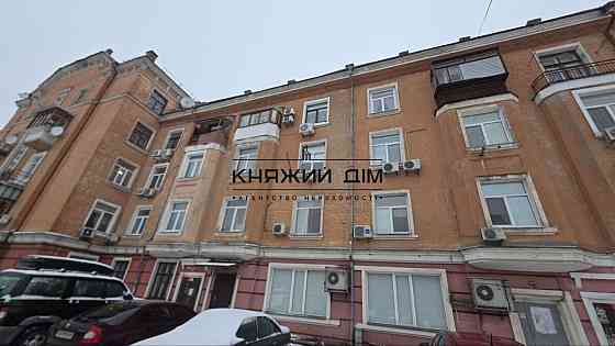 Продаж Квартира 3-кімнатна, 4/4 поверх на Верховного Совета бульв. Kiev